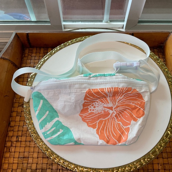 Adorable Hawaiian Floral Tyvek Waterproof Bag Pouch - Picture 1 of 3